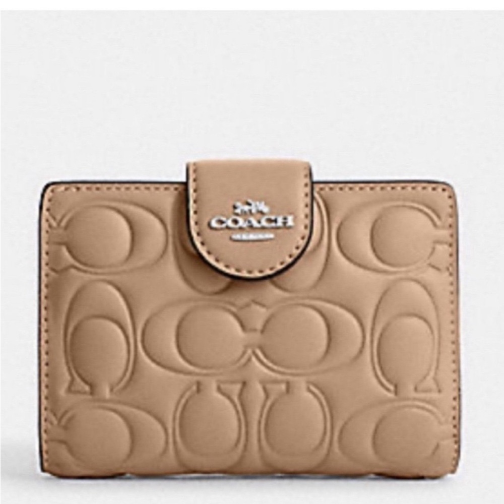 ❤️❤️❤️NWT Coach medium compact wallet CM241❤️❤️❤️